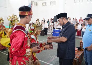 Sekda Sudirman Harap Anak Didik SMAN Titian Teras Unggul dan Berkualitas