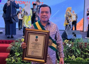 Al Haris Terima Penghargaan Bintang Abhinaya Jagadhita dari Dekopin