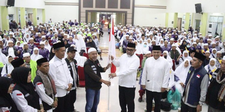 Sekda Sudirman Sambut Kepulangan 446 Jemaah Haji Jambi Kloter 25