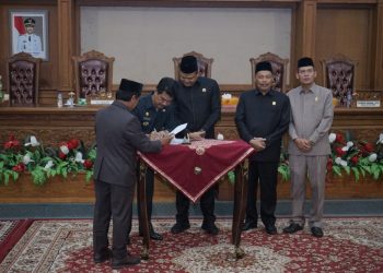 Pj. Bupati Muaro Jambi Hadiri Rapat Paripurna DPRD Kabupaten Muaro Jambi Penyampaian KUA PPAS Tahun 2024