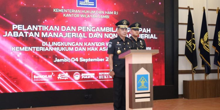 Elly Yuzar Lantik 27 Orang Pejabat Manajerial dan Non Manajerial serta 1 Kenaikan Jenjang Jabatan Fungsional Penyuluh Hukum