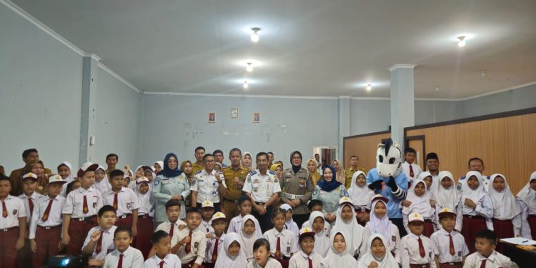 Sosialisasi Keselamatan Lalu Lintas di SD Sederajat dalam Pekan Keselamatan Jalan Provinsi Jambi 2024