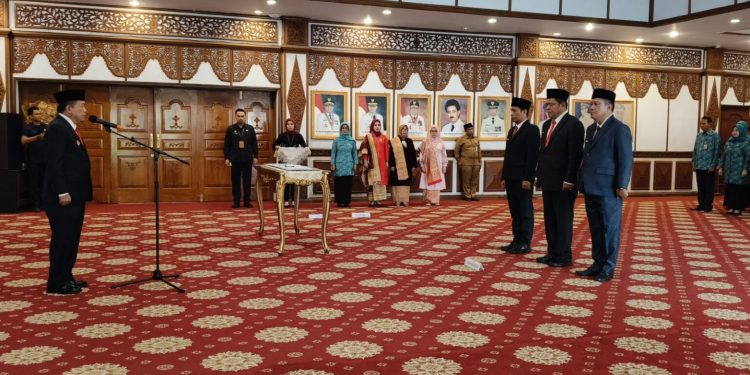 Gubernur Al Haris Kukuhkan Pjs Bupati Tanjab Barat, Pjs Bupati Batanghari dan Pjs Walikota Sungai Penuh