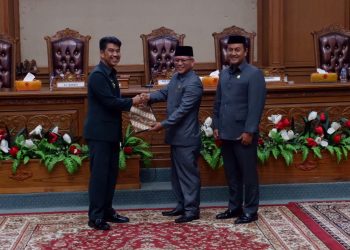 Pj. Bupati Muaro Jambi Hadiri Rapat Paripurna DPRD Tentang Pandangan Umum Fraksi Dewan Terhadap Ranperda APBD Tahun Anggaran 2025