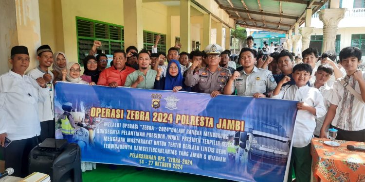Jasa Raharja Jambi Sosialisasikan Pentingnya Peran Guru dalam Keselamatan Lalu Lintas di SMA Dharma Bakti 4