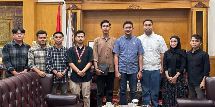 FKMJ DPC Jambi Audiensi Bersama Ketua DPRD Provinsi Jambi Hafiz Fattah