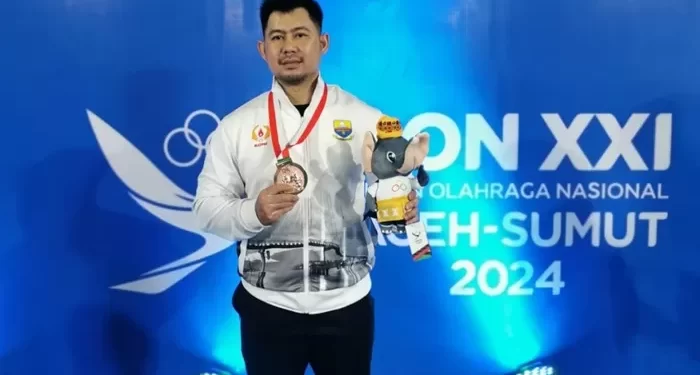 Lifter Jambi, Abdul Latif Manna Raih Medali Perunggu Angkat Berat PON 2024 Aceh-Sumut