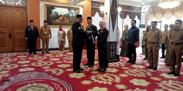 Pjs. Gubernur Jambi Kukuhkan Perpanjangan Masa Jabatan Pj Bupati Kerinci dan Pj Walikota Jambi