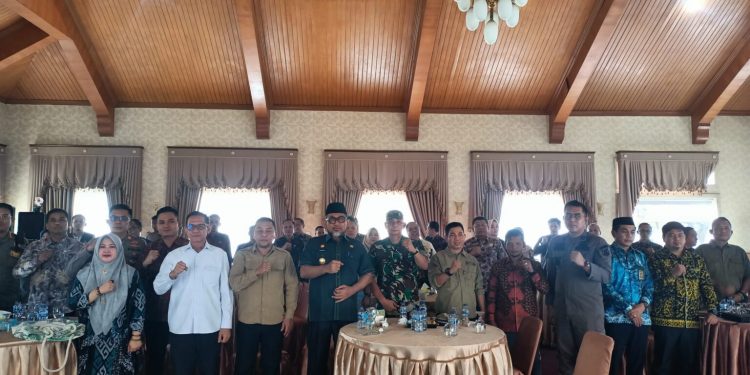 Pantau Persiapan Pilkada di Tanjabtim: Pjs. Gubernur Sudirman Minta TNI dan Polri Kawal Pendistribusian Logistik