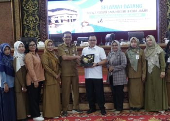 Sekretaris Komisi III DPRD Jambi Terima Kunjungan SMA 4 Kota Jambi