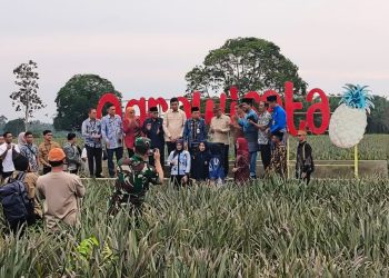 Menteri Desa Yandri Susanto Bersama Al Haris  Kunjungi Desa Wisata Tangkit Baru