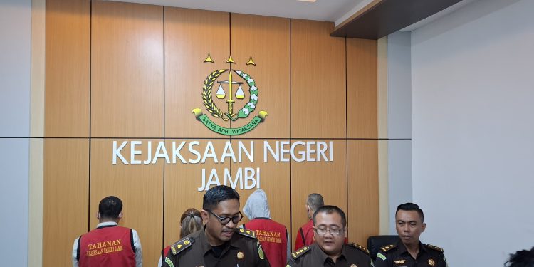 Berkas Tersangka Helen CS dan Barang Bukti di Terima Kejari Jambi