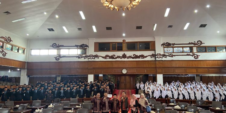 Kunjungan Belajar Santri PKP Al Hidayah Provinsi Jambi ke DPRD Provinsi Jambi