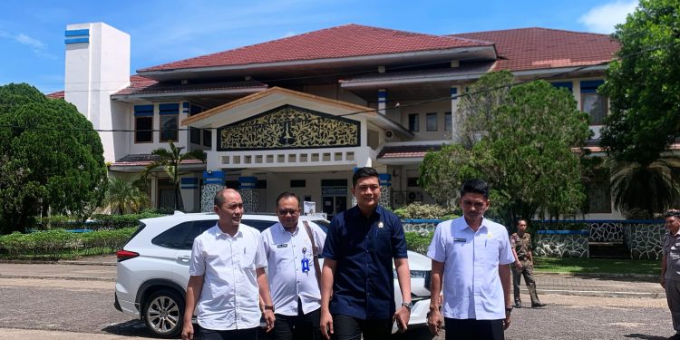 Ketua DPRD Provinsi Jambi, M. Hafiz Pantau Pelaksanaan Tes Computer Assisted Test (CAT) untuk Penerimaan Peserta Didik Baru (PPDB) SMA Titian Teras