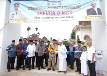 Pj. Bupati Muaro Jambi Resmikan Gapura Pondok Pesantren Al-Faqih