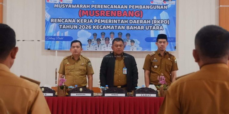 Sekda Budhi Hartono, S.Sos., MT membuka secara resmi Musyawarah Rencana Pembangunan (Musrenbang) tingkat Kecamatan Bahar Utara Tahun 2026