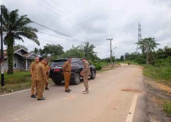 Penjabat Bupati Muaro Jambi Drs Raden Najmi Tinjau Sejumlah Ruas Jalan Yang Ada di Bukit Baling
