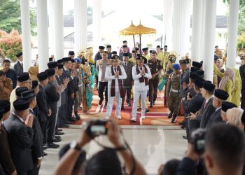 Penyambutan Bupati Bambang Bayu Suseno dan Wakil Bupati Junaidi H. Mahir di Kantor Bupati Muaro Jambi