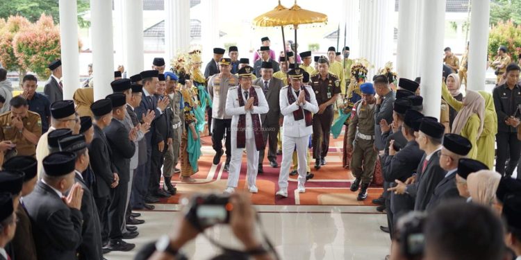 Penyambutan Bupati Bambang Bayu Suseno dan Wakil Bupati Junaidi H. Mahir di Kantor Bupati Muaro Jambi