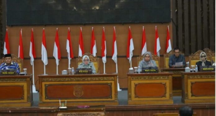 Paripurna DPRD Tanjung Jabung Timur Tentang Pengumuman Usulan Pemberhentian dan Pengangkatan Bupati dan Wakil Bupati Tanjab Timur