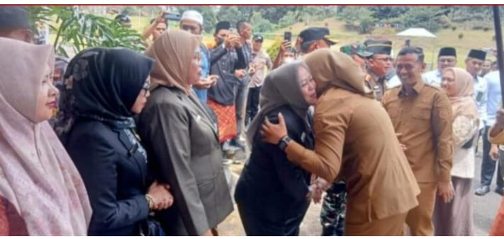 Pimpinan DPRD Tanjab Timur, Sambut Kedatangan Bupati dan Wabup