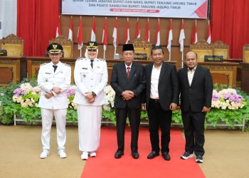 Hadiri Sertijab Bupati dan Wakil Bupati Tanjabtim, Wagub Sani Harap Program yang Disusun Juga Adaptif dengan Berbagai Perubahan