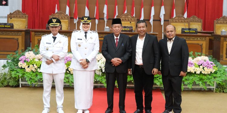 Hadiri Sertijab Bupati dan Wakil Bupati Tanjabtim, Wagub Sani Harap Program yang Disusun Juga Adaptif dengan Berbagai Perubahan
