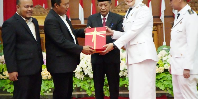 Paripurna DPRD Tanjung Jabung Timur Pada sertijab Bupati dan Wakil Bupati 2025-2030