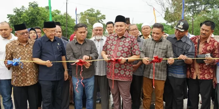 Ketua DPRD Kota Jambi Kemass Faried Alfarelly Resmikan Jembatan Jalan Padang Lawas-Pattimura