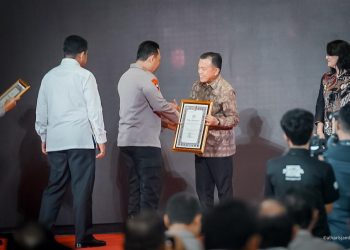 Gubernur Al Haris Terima Penghargaan dari Kapolri Jenderal Listyo Sigit Prabowo