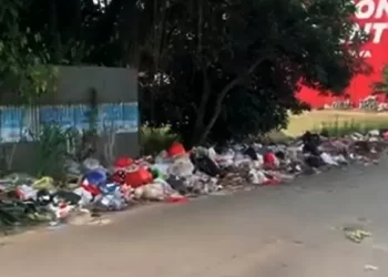 Jalanan di Kasang Pudak Jadi Area Pembuangan Sampah