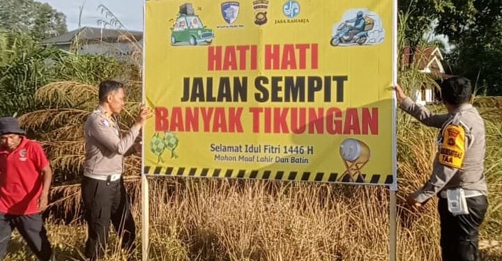 Jasa Raharja Cabang Muara Bungo Mendukung Operasi Ketupat Lebaran 2025 dengan Pemasangan Spanduk Himbauan Keselamatan Lalu Lintas