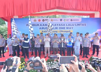 Pastikan Arus Balik Idulfitri 2025 yang Aman, Nyaman, dan Berkeselamatan, Kapolri dan Para Stakeholder Operasi Ketupat 2025 Resmikan Pelaksanaan One Way Nasional di KM 414 Kalikangkung