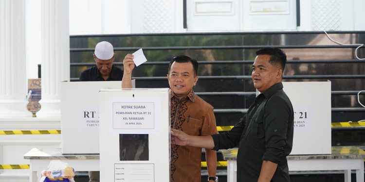 Gubernur Jambi gunakan hak suara pada Pilkate Kota Jambi
