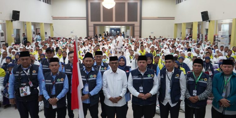Lepas JCH Kloter 20, Pesan Gubernur Jambi: Perbanyak Istighfar Selama di Makkah