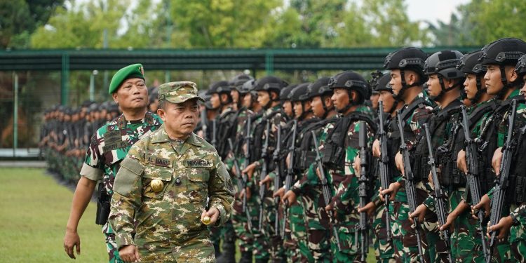 Gubernur Al Haris Pimpin Upacara Pelepasan 480 (SATGAS) Papua Batalyon 142/Ksatria Jaya