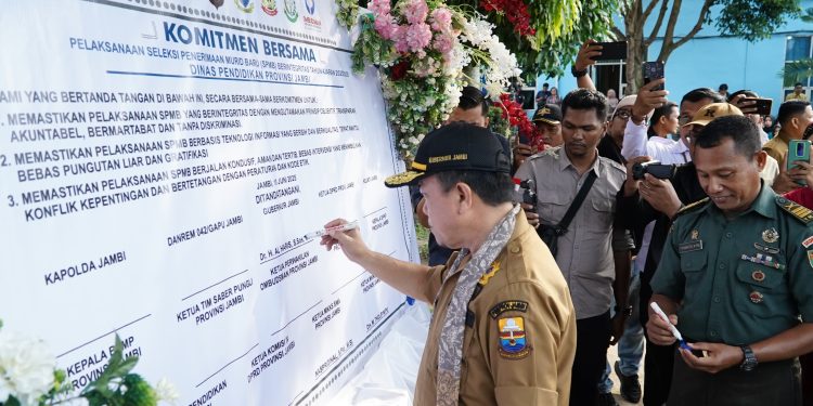 Teken Komitmen SPMB Berintegritas Tahun Ajaran 2025/2026, Gubernur Al Haris: Tak Ada Titipan