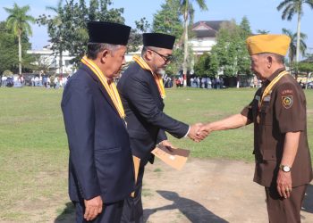Wagub Sani dan Sekda Sudirman Terima Penghargaan Bintang Legiun Veteran Republik Indonesia