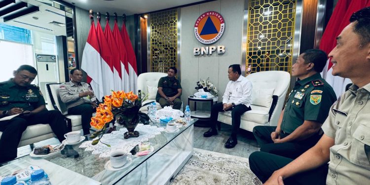 Gubernur Al Haris Bersama Danrem 042 Gapu Temui Kepala BNPB Pusat, Bahas Karhutla dan Bencana Alam di Provinsi Jambi