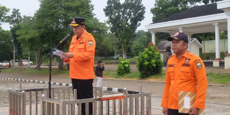 Bupati Muaro Jambi Bambang Bayu Suseno,. SP,.MM, M , Si Memimpin Upacara Apel Siaga Kebakaran Hutan dan Lahan 2025