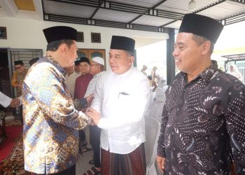 Bupati Muaro Jambi Bambang Bayu Suseno Besert Ibu Ririn Novianty, Hadiri Undangan Walimatul Sapar di Kediaman Sekretaris Daerah (Sekda) Muaro Jambi