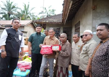 Wakil Bupati Muaro Jambi, Junaidi Mahir Kunjungan ke Lokasi Kebakaran Rumah Desa Tanjung Katung
