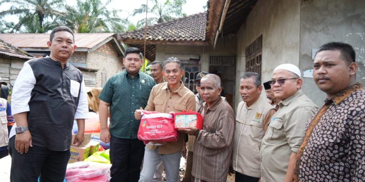 Wakil Bupati Muaro Jambi, Junaidi Mahir Kunjungan ke Lokasi Kebakaran Rumah Desa Tanjung Katung