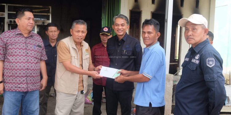 Wakil Bupati Muaro Jambi Junaidi H. Mahir Tinjau Lokasi Kebakaran di Desa Danau Lamo