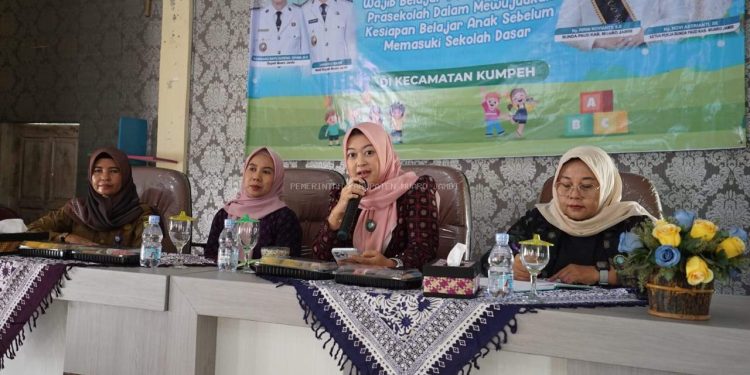 Ketua Pokja Bunda PAUD Kabupaten Muaro Jambi Buka Rakor dan Sosialisasi 1 Tahun Prasekolah