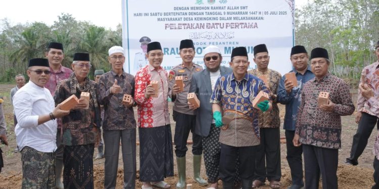 Bupati Muaro Jambi Hadiri Peletakan Batu Pertama Pembangunan Ponpes Raudhotul Muluk Desa Kemingking Dalam