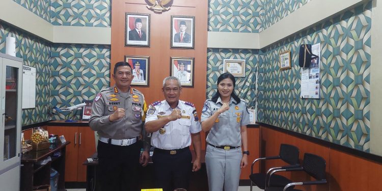 Kakanwil  Jambi Sinergi Keselamatan  Lalu  Lintas  Bersama  Dirlantas  Polda  Jambi dan  Kadishub Provinsi Jambi