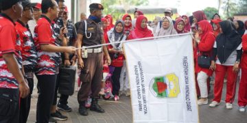 Bupati Muaro Jambi Dr. Bambang Bayu Suseno Senam dan Jalan Sehat Bersama Ribuan warga Desa Mendalo Darat Kecamatan Jambi Luar Kota JALUKO