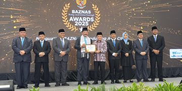 Gubernur Jambi Al Haris Terima Penghargaan BAZNAS Awards 2025