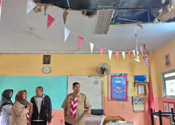 Ketua DPRD Kota Jambi Tinjau Kelas Rusak di SMPN 7